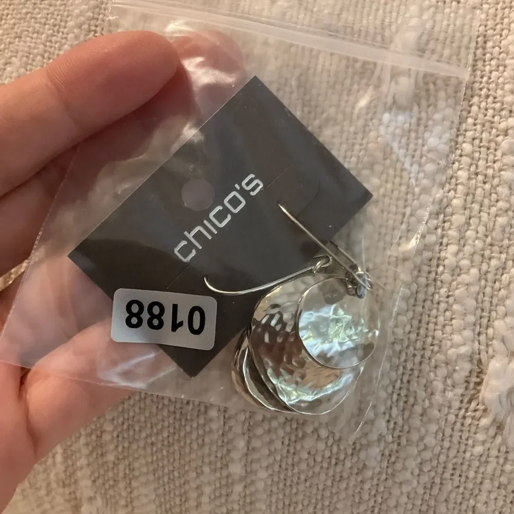 0188-Chico's Silver Dangle Earrings‎